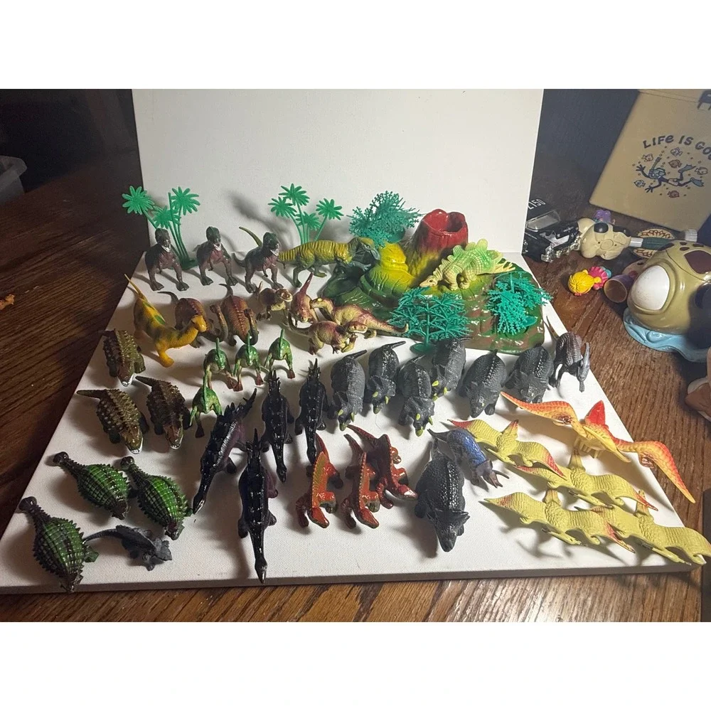 Vintage Lot of Various Sizes and Types Dinosaurs, Volcano & Vegetation HAS BOX